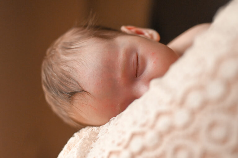 Documentalisme familiar. Sessió fotos New Born a casa, Girona Costa Brava