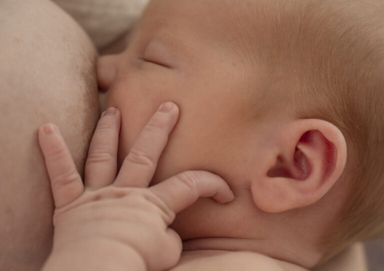 Documentalisme familiar. Sessió fotos New Born a casa, Girona Costa Brava
