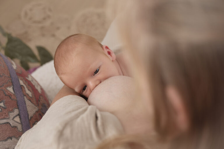 Documentalisme familiar. Sessió fotos New Born a casa, Girona Costa Brava