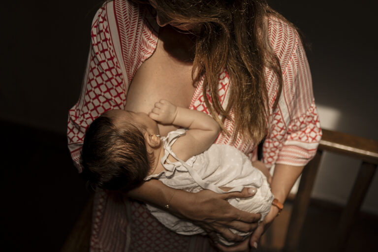 Documentalisme familiar. Sessió fotos New Born a casa, Girona Costa Brava