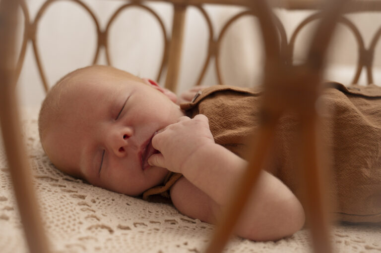 Documentalisme familiar. Sessió fotos New Born a casa, Girona Costa Brava